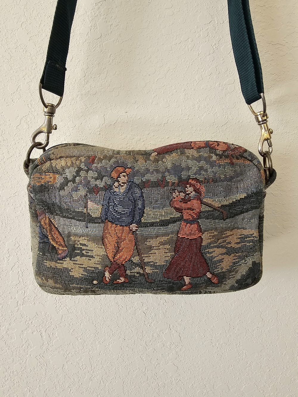 Vintage Tapestry Golf Scene Crossbody Bag in Multicolor EUC